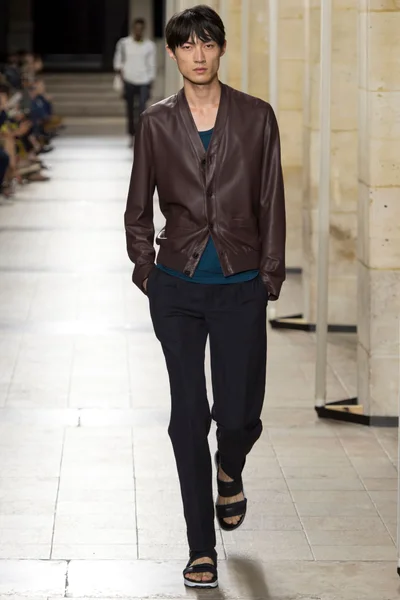 Look 12